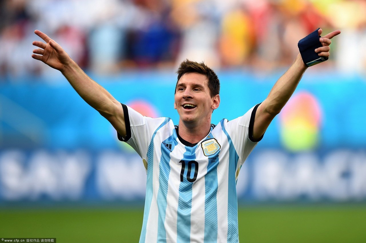 没想到，被狗咬毁容、整容后仍难翻身的她，43岁靠何润东又火一把